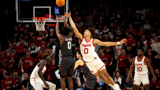 Oklahoma Sooners guard Le'Tre Darthard (0) hits a 3-point basket as Cincinnati Bearcats guard Dan Skillings Jr. (0) attempts to block him in the second half of the NCAA basketball game between Cincinnati Bearcats and Oklahoma Sooners at Fifth Third Arena in Cincinnati on Saturday, Jan. 20, 2024.